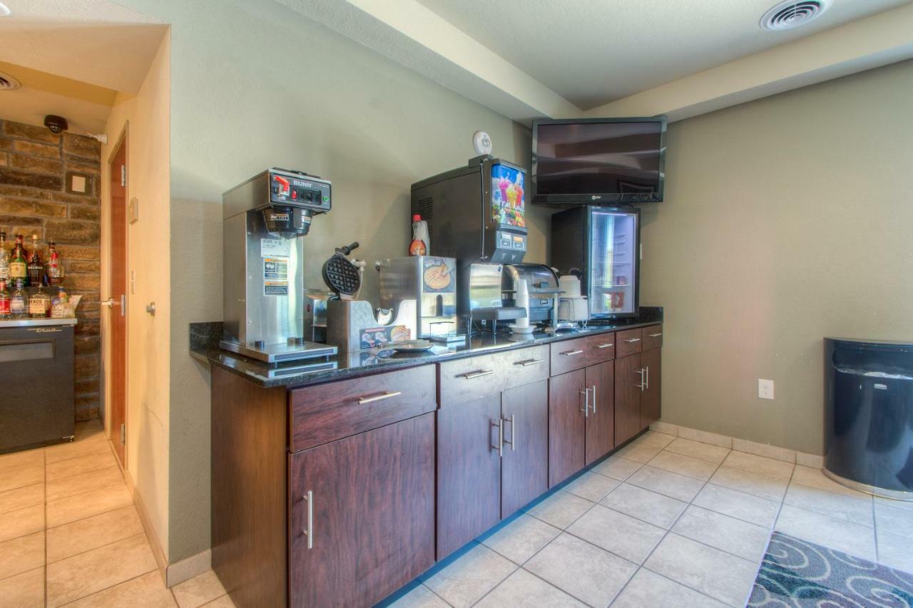 Cobblestone Inn&suites - Hotel 3*