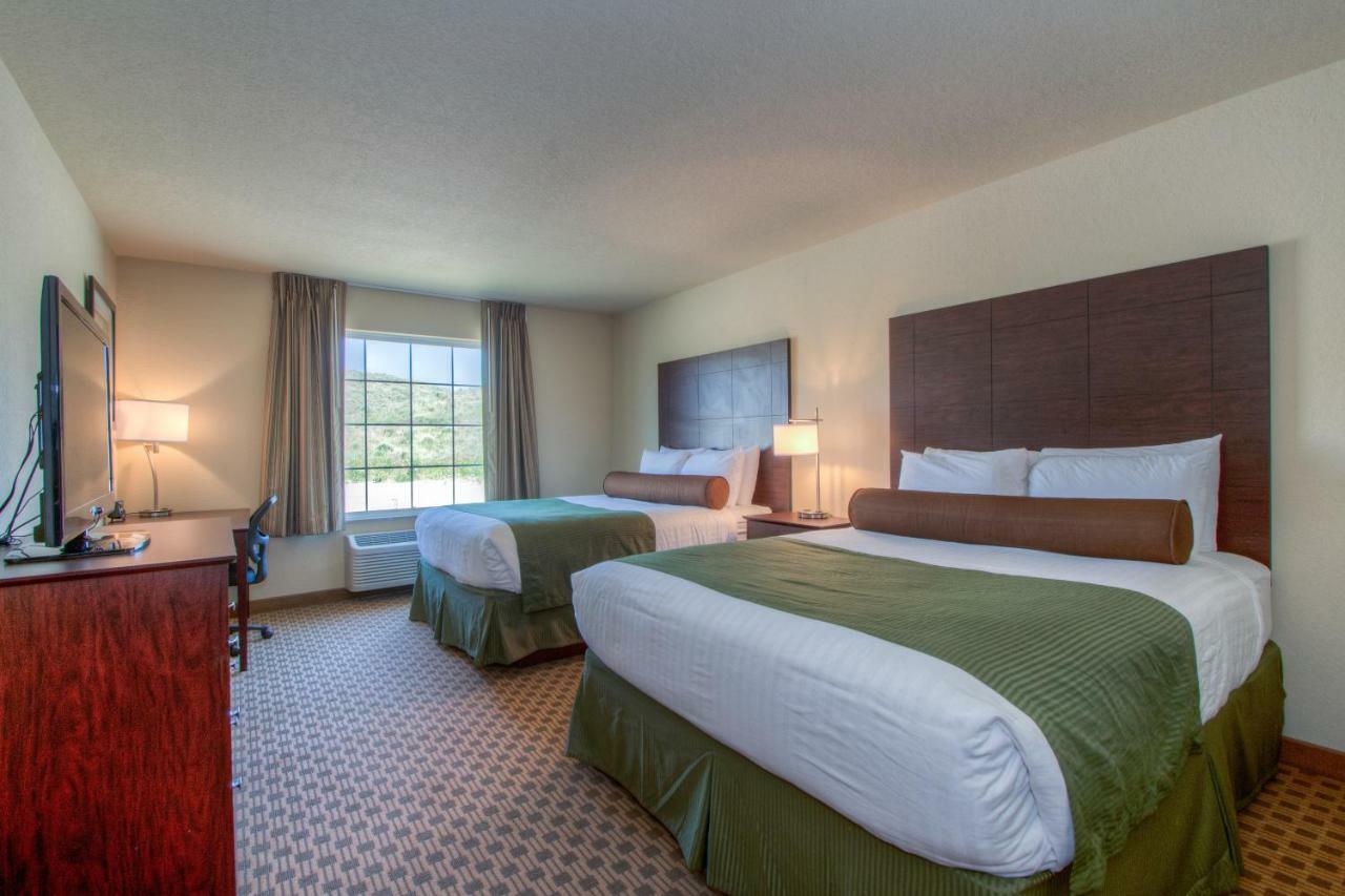 Hotel Cobblestone & -