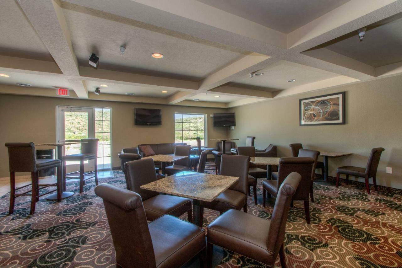 Hotel Cobblestone Inn&suites -