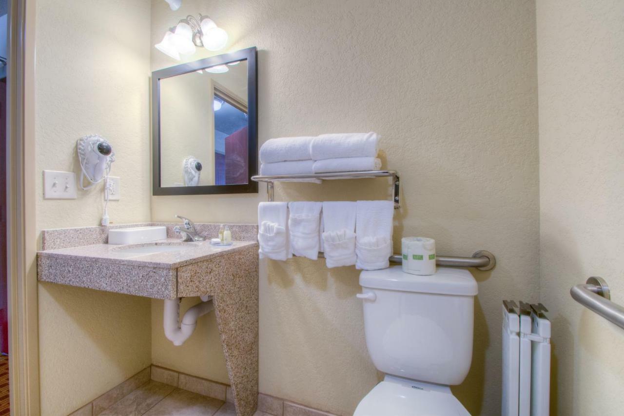 Cobblestone Inn&suites - 3*